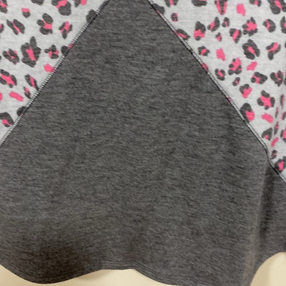 NWOT Andree by Unit short sleeve top medium - Picture 2 of 7